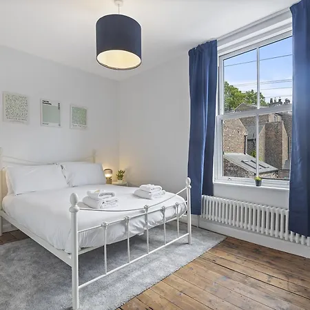 Semesterbostad Pass The Keys Stunning 3-bed Retreat In The Heart Of *