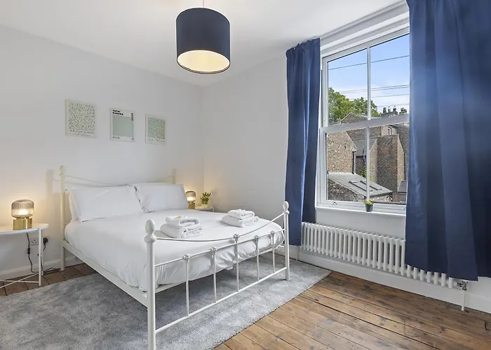 Ferienhaus Pass The Keys Stunning 3-bed Retreat In The Heart Of *