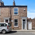 Pass The Keys Stunning 3-bed Retreat In The Heart Of * York